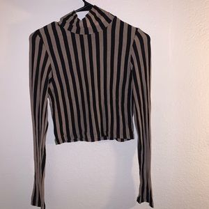 Long sleeve backless crop top